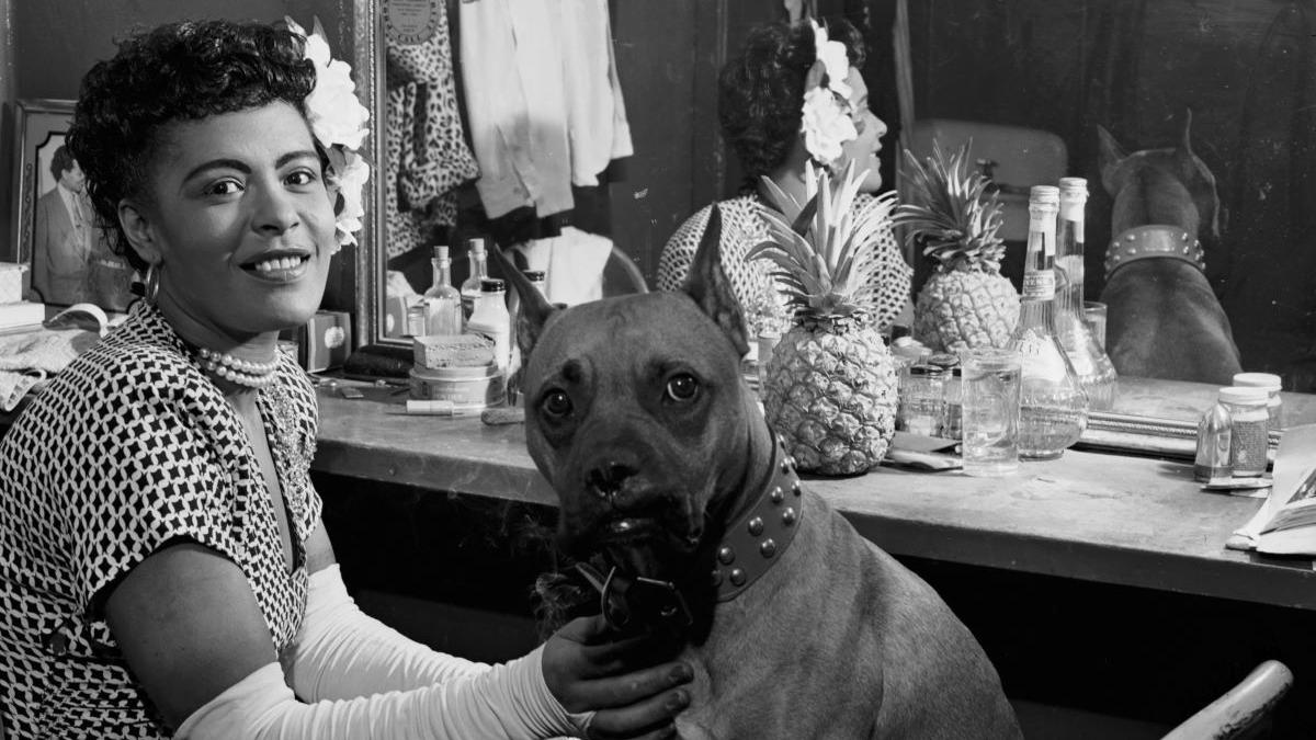 Billie Holiday, cântăreața care a revoluţionat arta interpretării muzicale
