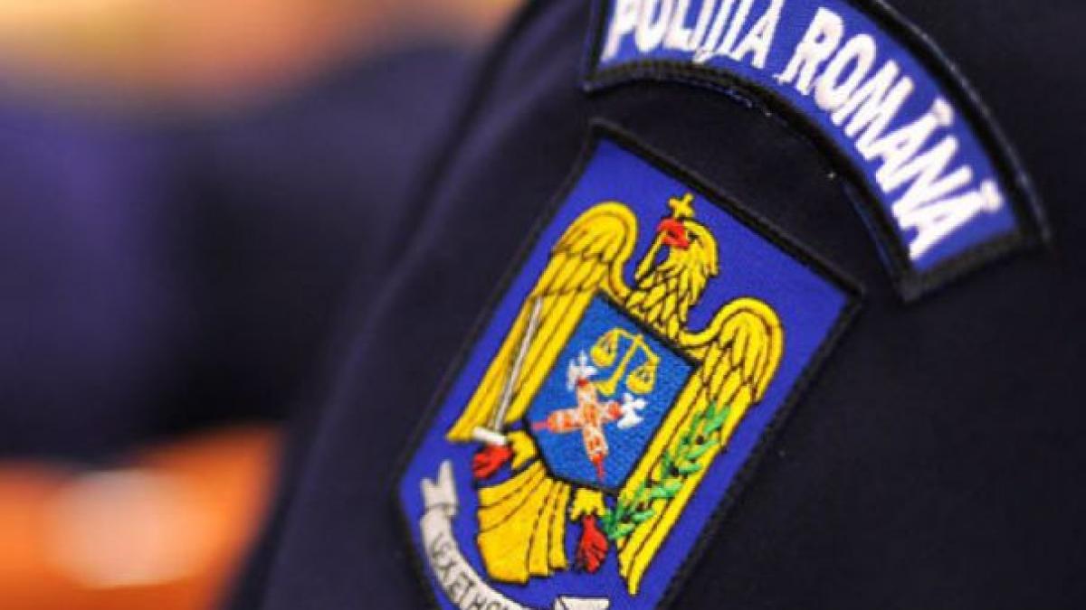 Procurorii cer arestarea unui bărbat care a lovit cu pumnii și piciorul un agent de poliție