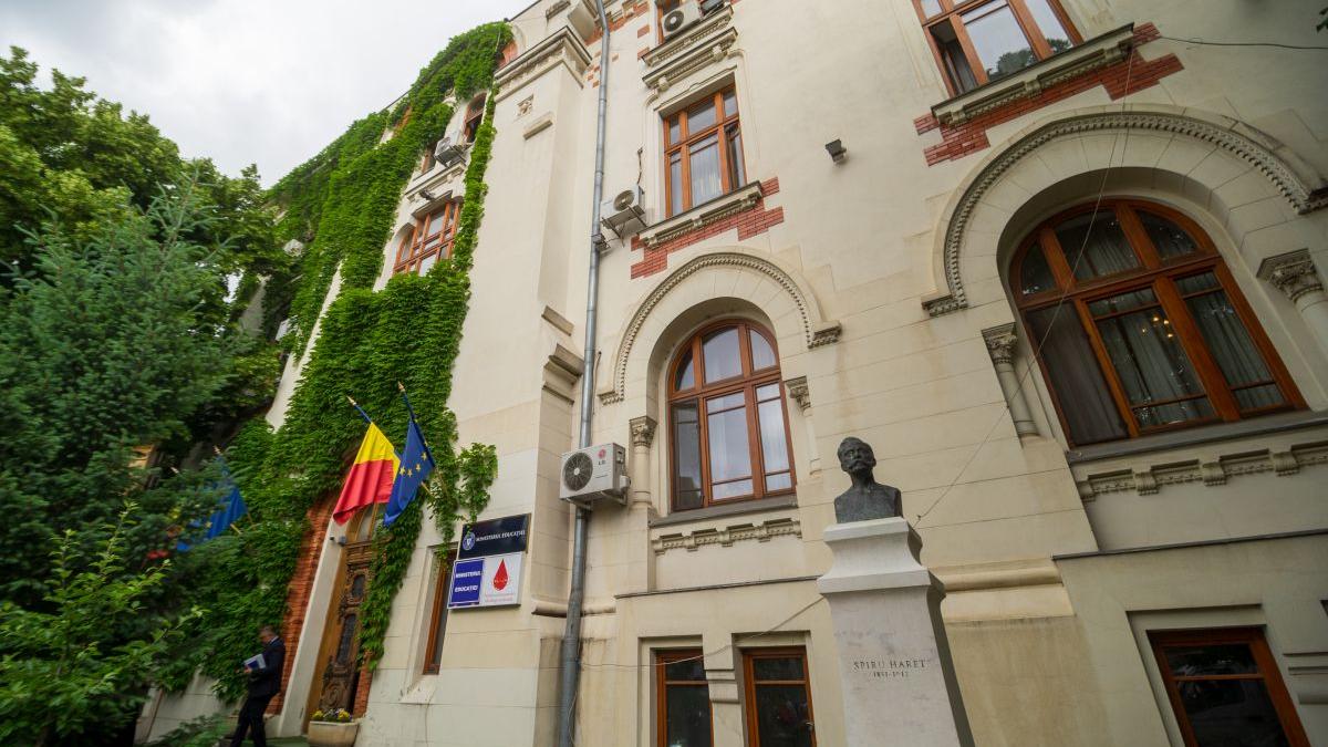 Ministerul Educației, reacție după ce un profesor de la „Sfântul Sava” a fost reținut pentu viol