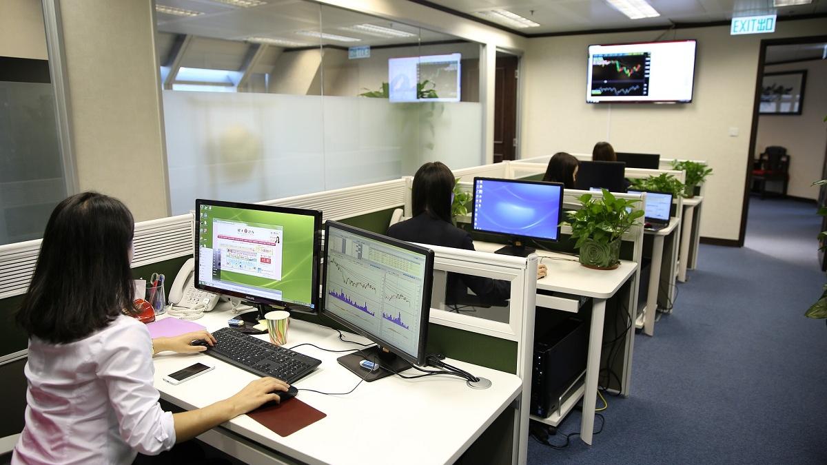 Fundația Dan Voiculescu pentru Dezvoltarea României pregătește tânăra generație pentru viitor: ultimele zile de înscriere la cursul online de Robotică și Programare