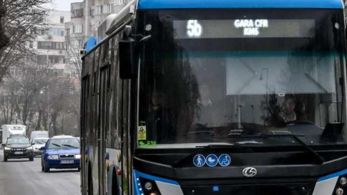 O bătrână de 77 de ani a fost lovită mortal de autobuz, pe un bulevard din Constanța