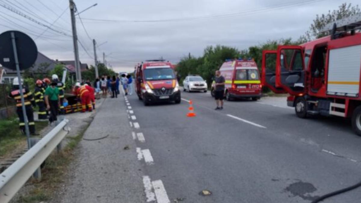 Patru răniți grav, unul proiectat în afara mașinii, după un accident pe DN 1, în Sibiu