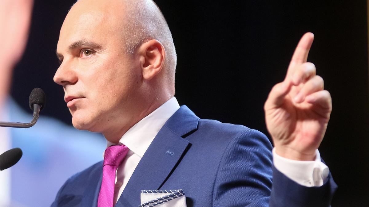 Rareș Bogdan, despre cartea lui Nicolae Ciucă: Vă asigur că este scrisă