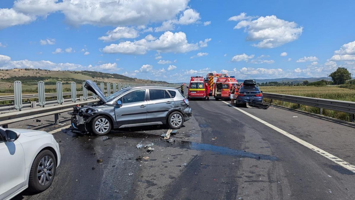 Accident grav cu 5 mașini și 17 persoane implicate pe autostrada A1, în dreptul localității Cunța! Planul Roșu de Intervenție a fost activat