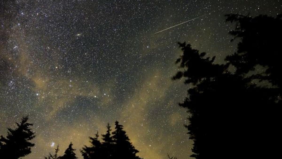ploaie stele cazatoare perseide meteori apogeu 12 13 august 2024 constelatia cassiopeia