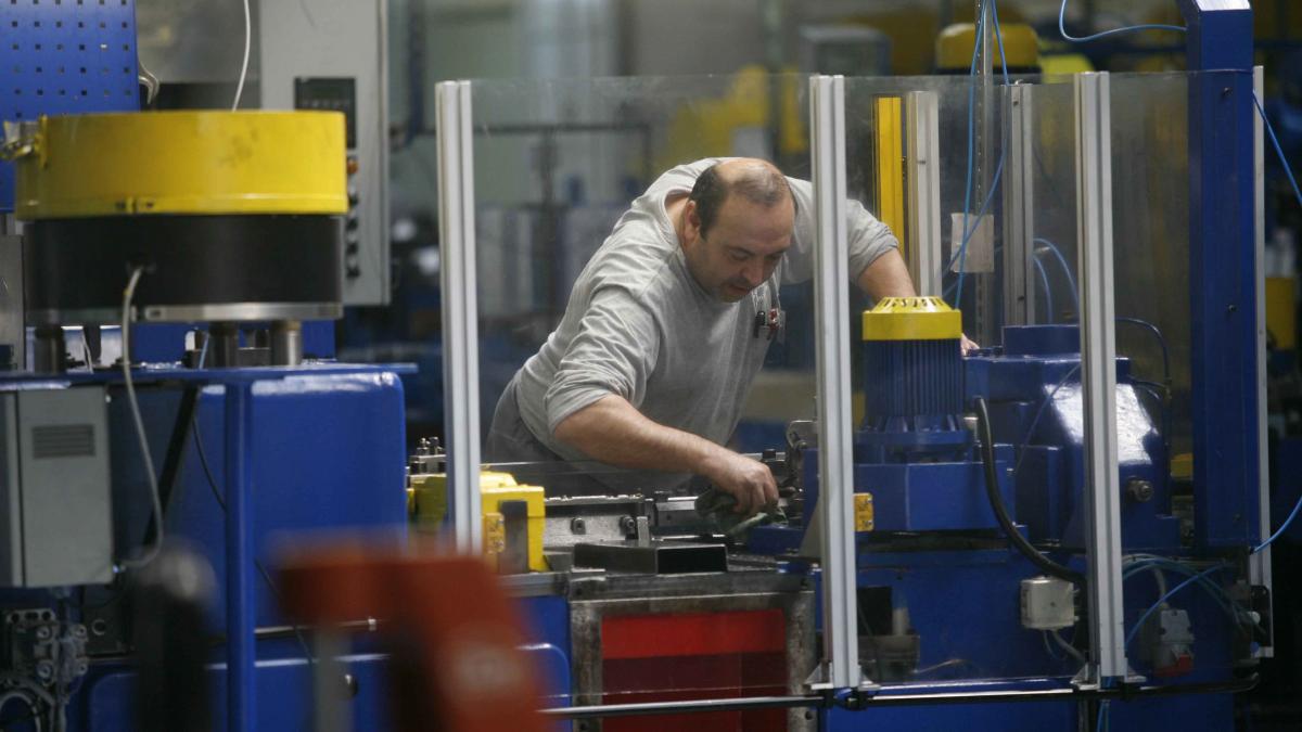 Industria României face figură proastă, dar alţii stau şi mai rău, în frunte cu Germania și Austria