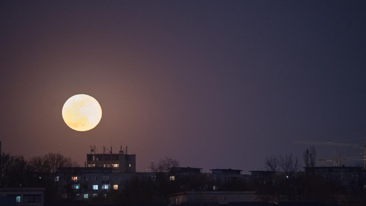 Evenimente astronomice inedite. Când va avea loc Superluna Albastră