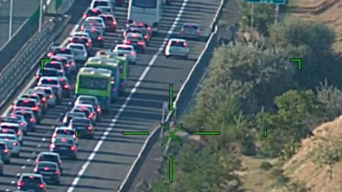 Șoferi aflați pe banda de urgență a A2, pedepsiți cu ajutorul imaginilor din elicopterul Poliției