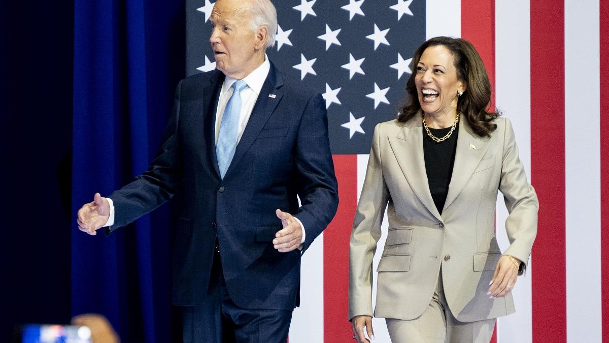 Biden i-a predat ştafeta Kamalei Harris, în uralele şi lacrimile delegaţilor de la Convenţia Democrată