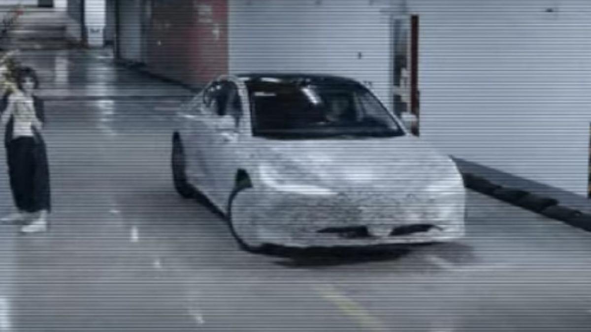 Chinezii dau o nouă lovitură: Parcare laterală fără manevre