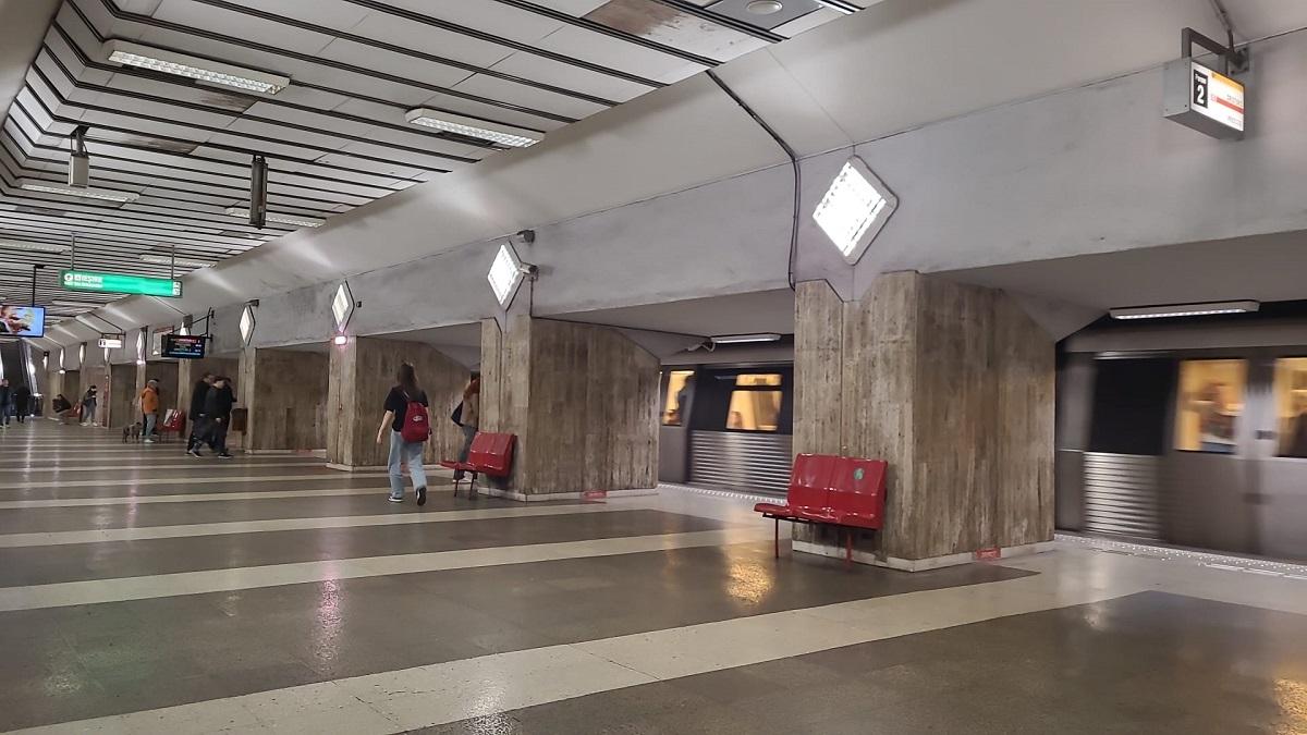 Un bărbat de 31 de ani, pe calea de rulare, într-o stație de metrou!