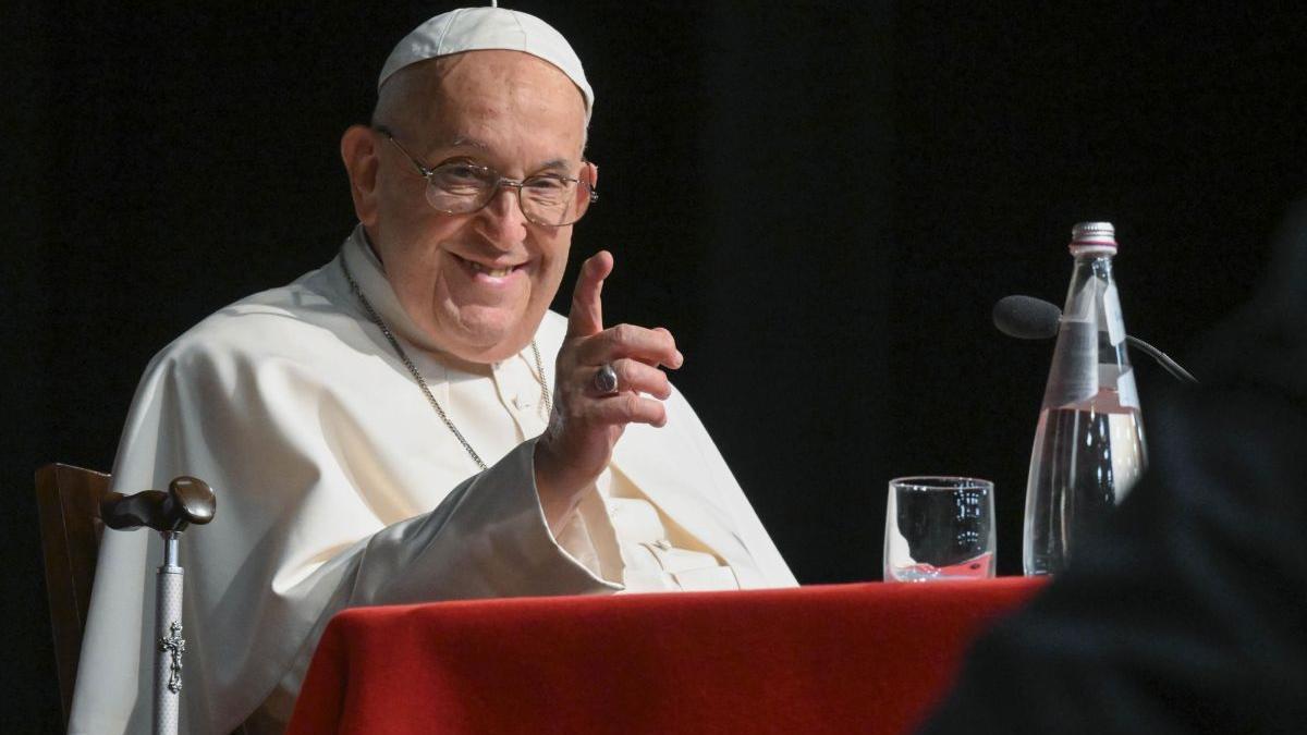 Papa Francisc ceartă Ucraina pentru interzicerea Bisericii Ortodoxe de rit Kremlin