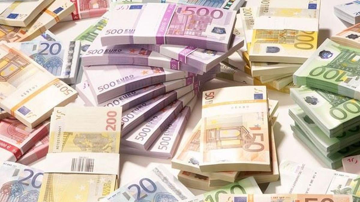 Peste 10.000 de români au intrat într-un an în clubul celor cu depozite de peste 100.000 euro