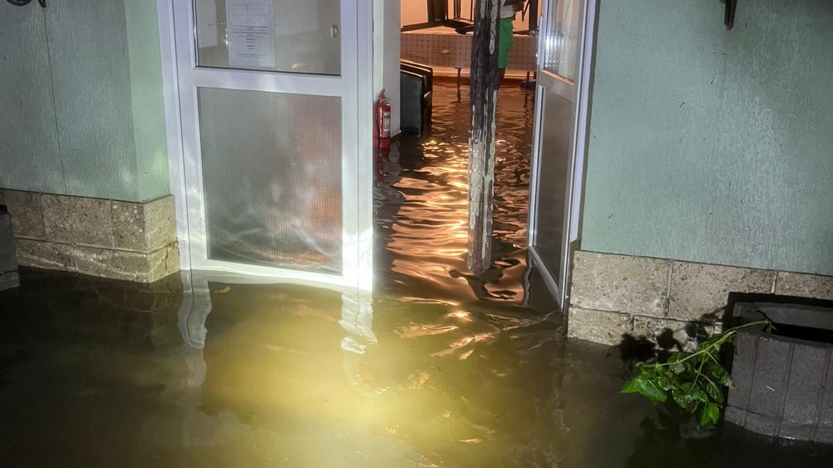 potop la constanta plaja din vama veche rupta de intemperii