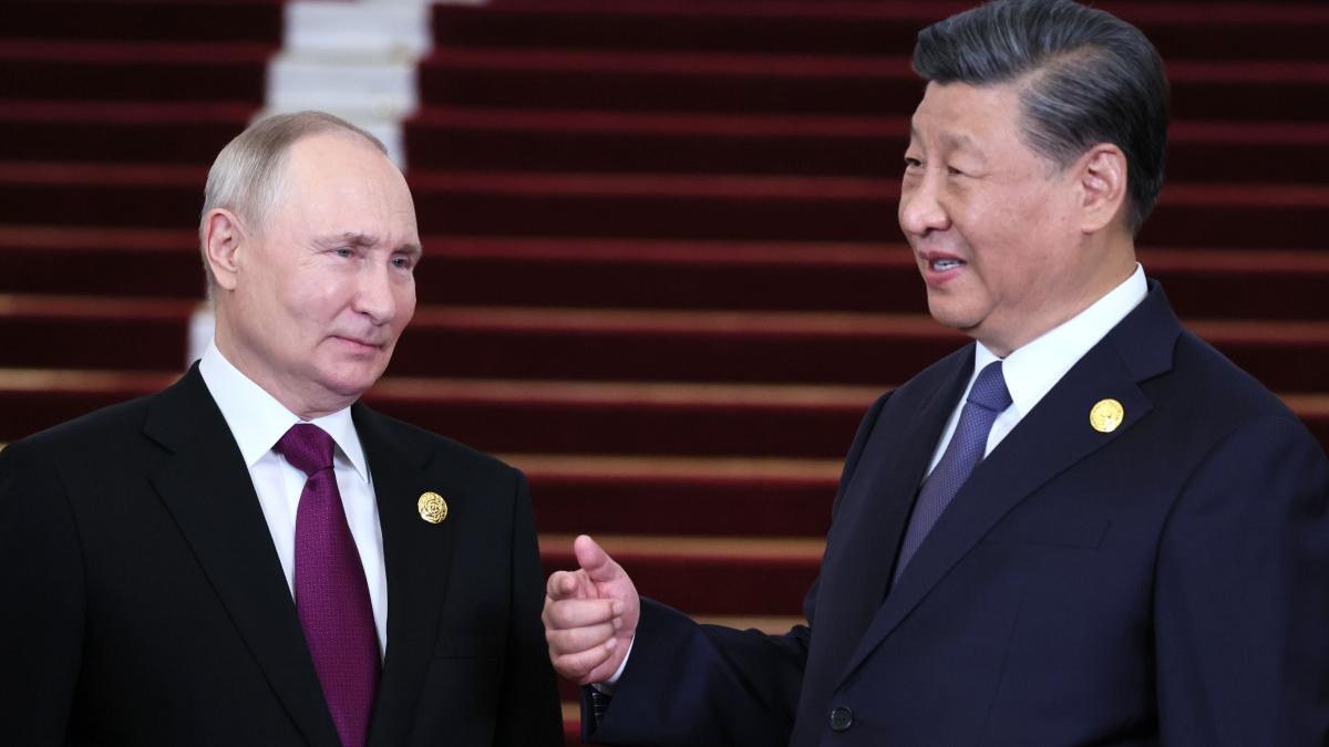Vladimir Putin spune că îl aşteaptă pe Xi Jinping în octombrie în Rusia, la un summit BRICS