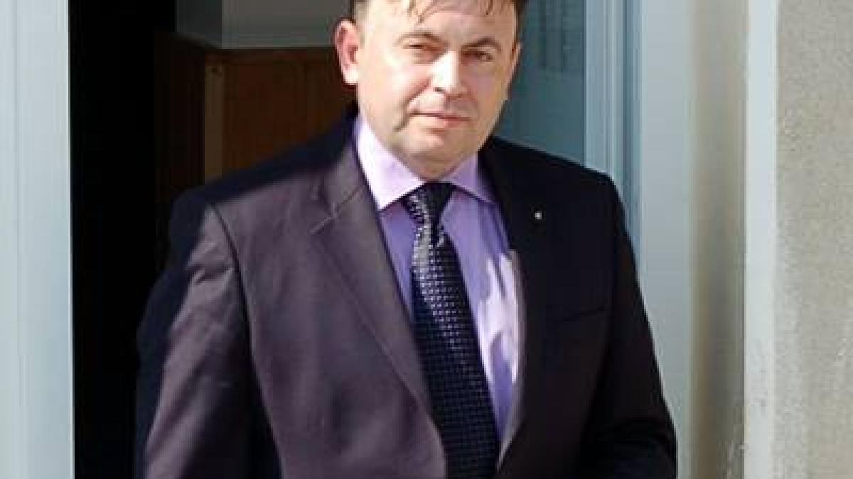 Nelu Tătaru deschide lista candidaţilor PNL pentru Camera Deputaţilor la alegerile din decembrie