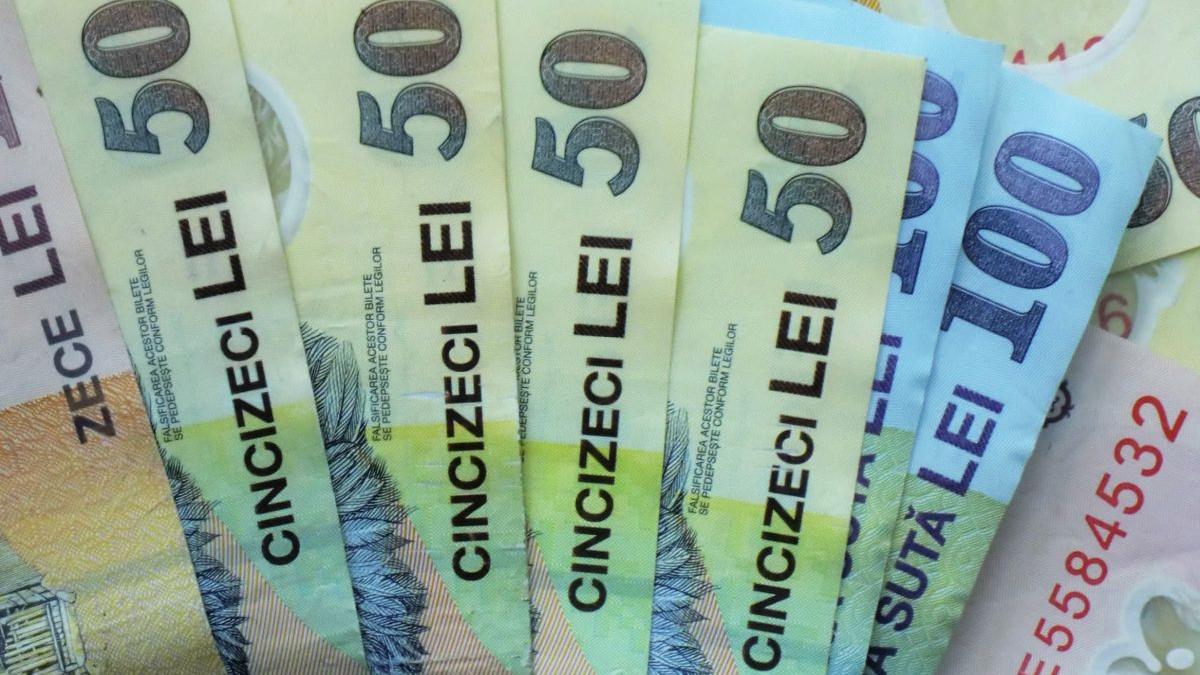 Uzina Dacia oferă bani angajaților care renunță la locurile de muncă. Sumele ajung până la 185.000 de lei