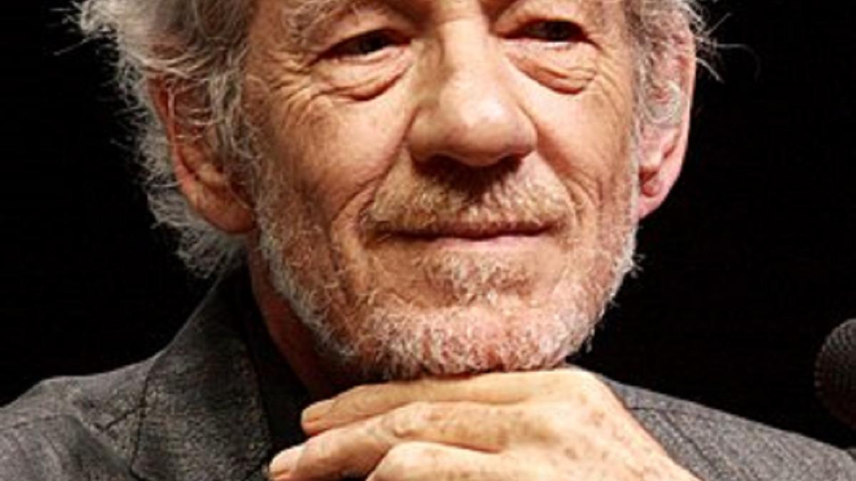 Ian McKellen, din „Stăpânul Inelelor”, despre întâlnirea cu Elisabeta a II-a: „Nepoliticoasă!”