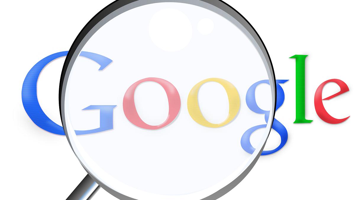 Începe procesul antitrust al Google. Acuzațiile împotriva gigantului