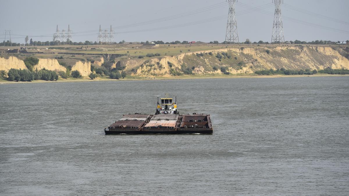 Trafic întrerupt temporar la trecerea cu bacul în PTF Bechet, din cauza scăderii nivelului Dunării