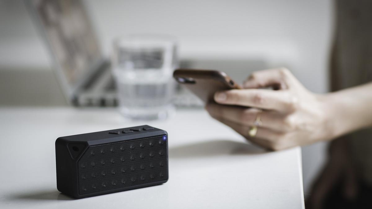 Angajații își pot „vâna” șefii și patronii pe care-i dau în judecată: Se pot înregistra convorbirile telefonice fără acordul persoanelor înregistrate, care devin probe în instanță