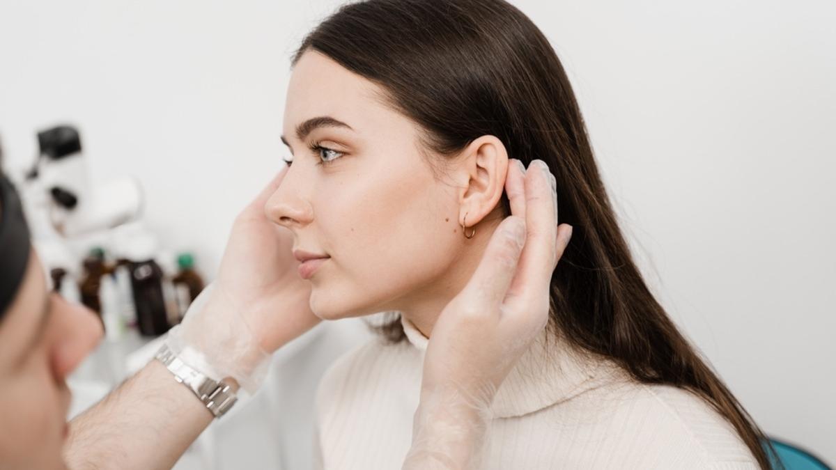 Otoplastia: ce presupune procedura de corectare a aspectului urechilor?