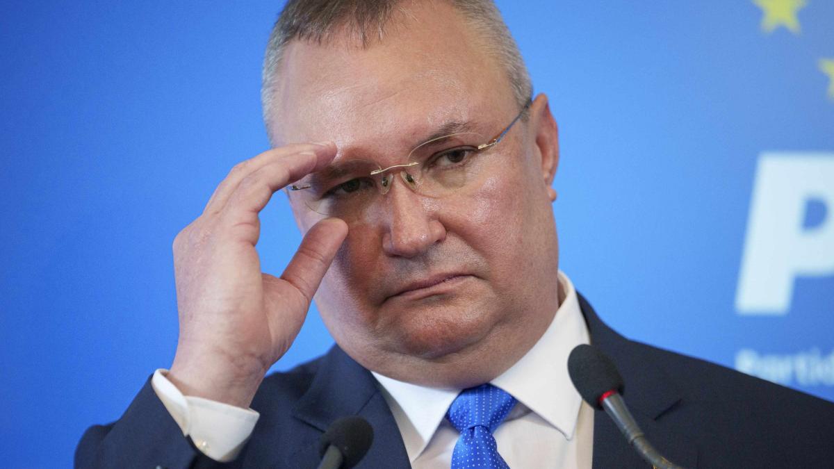 Să fie scump, să fie mult, să fie din mătase. Instituția condusă de Nicolae Ciucă a dat 1,4 milioane de lei pe eșarfe, serviete, butoni cu pietre semiprețioase, stilouri și cravate