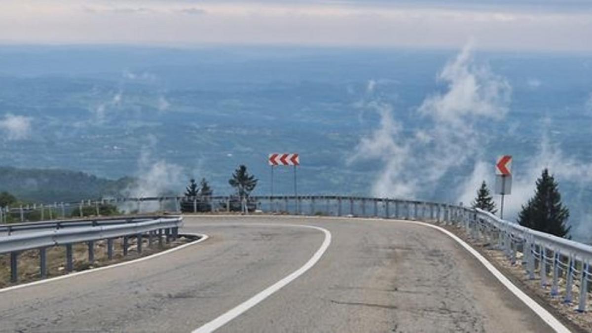Circulație rutieră oprită pe Transalpina pentru un concurs de automobilism