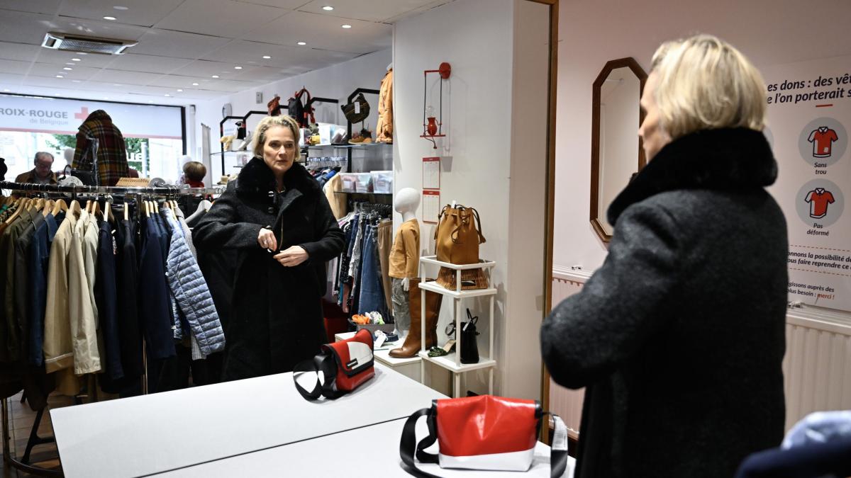 Metode sigure și eficiente pentru curățarea hainelor și încălțămintei second-hand