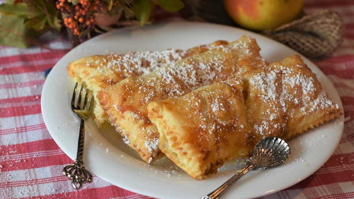 Sfaturi în bucătărie. Rețetă de strudel cu prune și cremă de mac