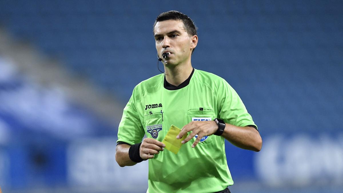 Cum este corect: „Arbitru” sau „albitru”?
