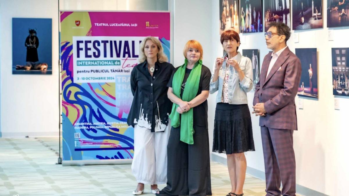 Expoziția SILVIU PURCĂRETE – 50 DE ANI DE TEATRU, în prologul Festivalului Internațional de Teatru pentru Publicul Tânăr Iași