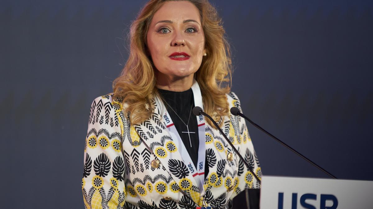 Lasconi, la depunerea candidaturii la prezidențiale: În 2024 putem termina ce am început în 1989
