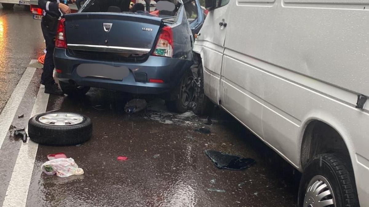 Accident grav pe Valea Oltului. Circulația rutieră este blocată