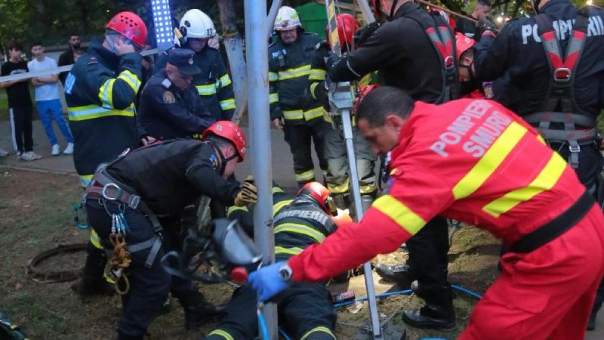 Un bărbat a căzut într-un canal dintr-un parc din Sectorul 4 al Capitalei
