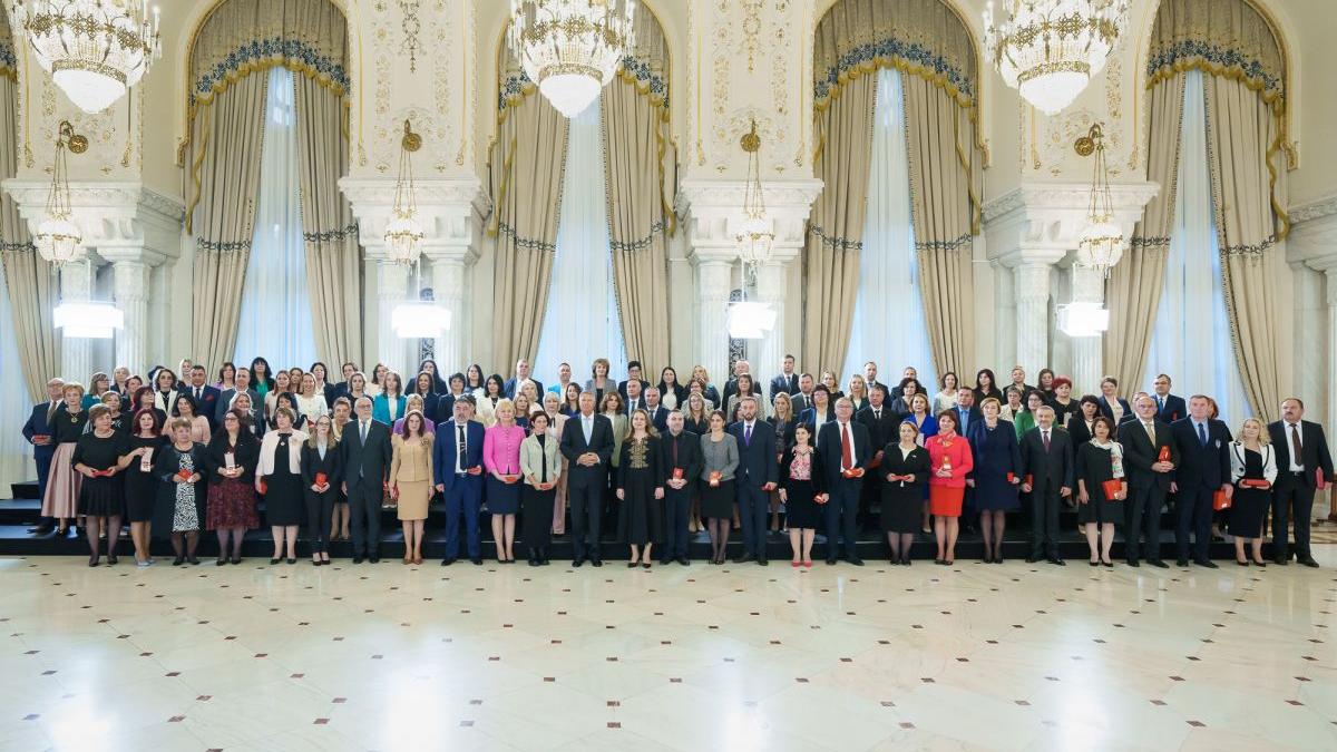 liceu mihai viteazu constanta decorat administratia prezidentiala bacalaureat ordinul meritul pentru invatamant
