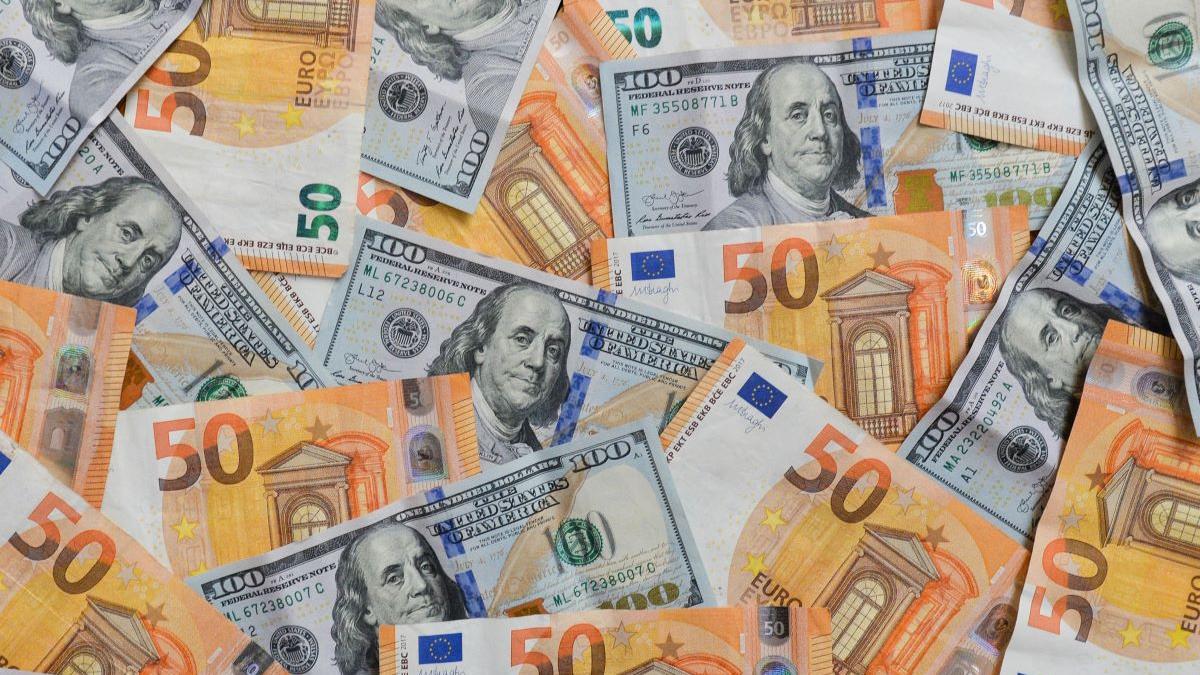 Jumătate din tranzacţiile imobiliare se fac cash