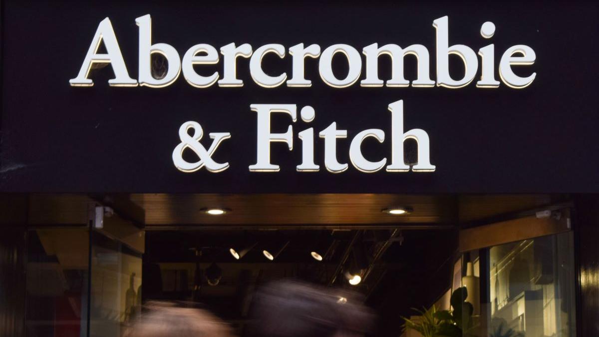 Fostul CEO al Abercrombie &amp; Fitch, Mike Jeffries, pledează nevinovat pentru trafic sexual la 80 de ani