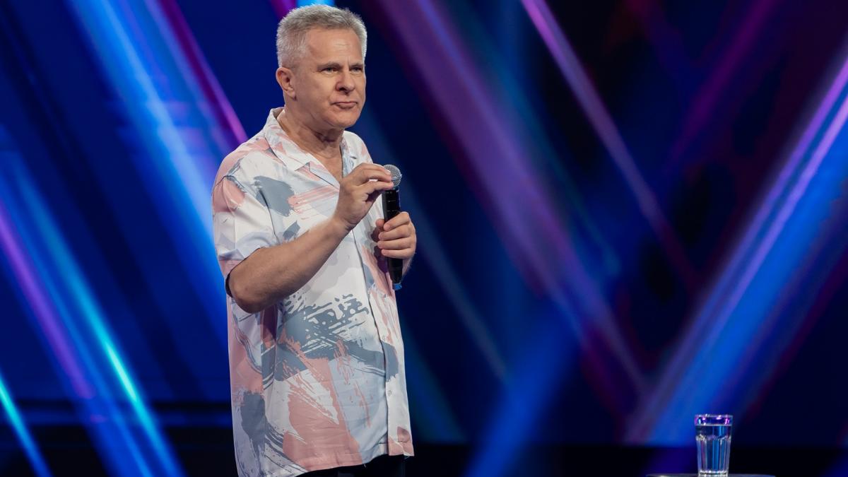 Doru Octavian Dumitru, invitat special pe scena iUmor: ,,Durerea este acolo, n-ai cum să scapi de ea, dar suferința este opțională. Fii vesel!” Cheloo: ,,A făcut istorie în România, iar eu sunt un mare fan!”