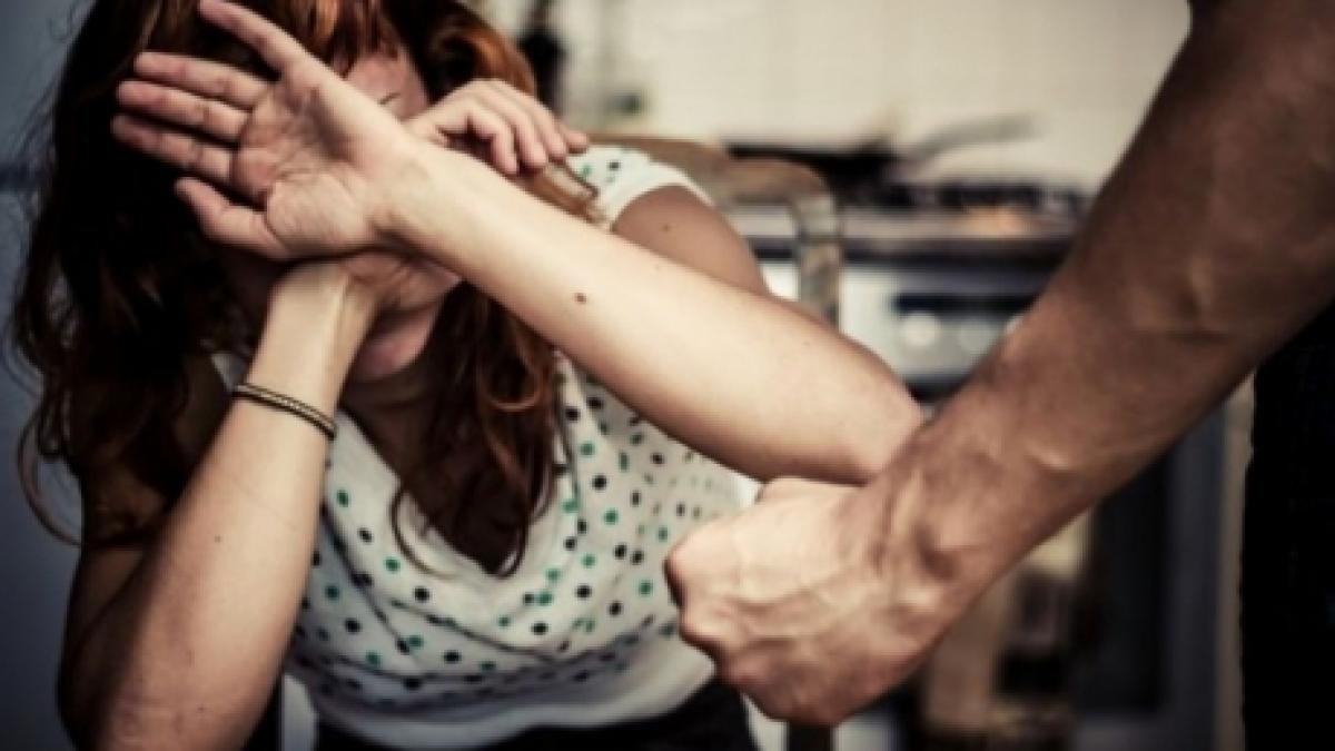 Violența domestică, fenomen alarmant în România. Crește numărul faptelor penale raportate la poliție