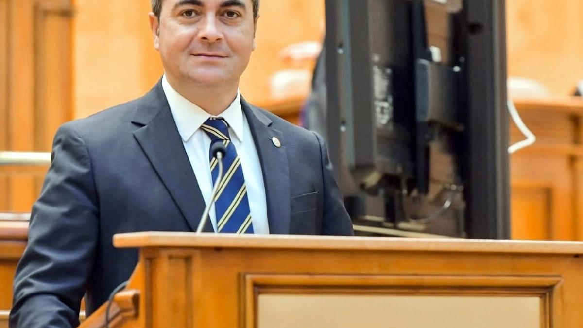 Deputat PSD: După ce „s-au giugiulit pe furiș”, azi PNL și AUR s-au „pupat” în public la Giurgiu