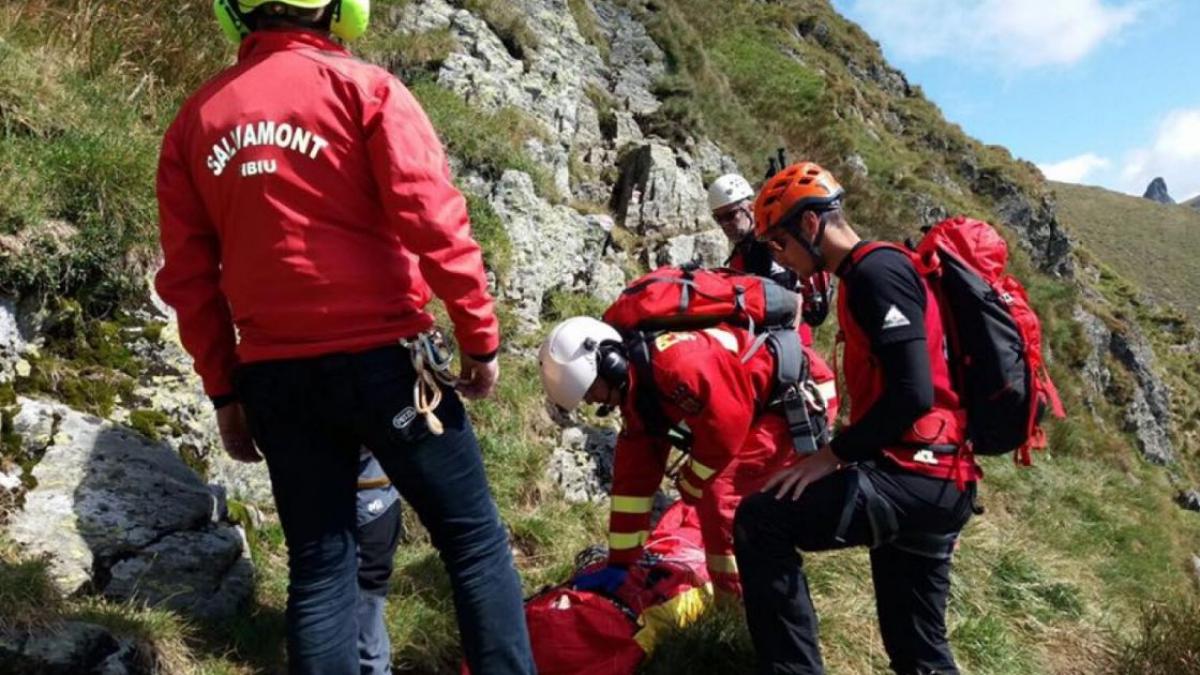 Man falls into a 50 meter high ravine