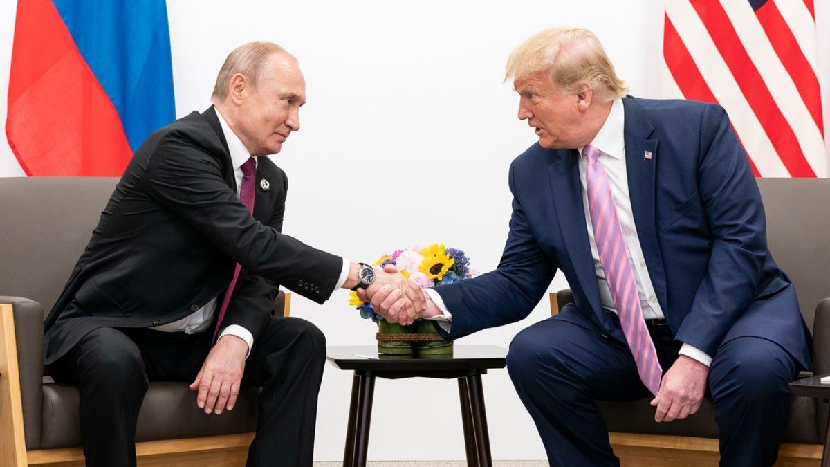 Vladimir Putin îl felicită pe Donald Trump pentru victorie și susține că Rusia este pregătită pentru dialog