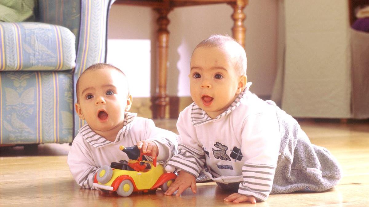 Sfaturi pentru părinți. 12 lucruri pe care trebuie să le știi despre gemeni
