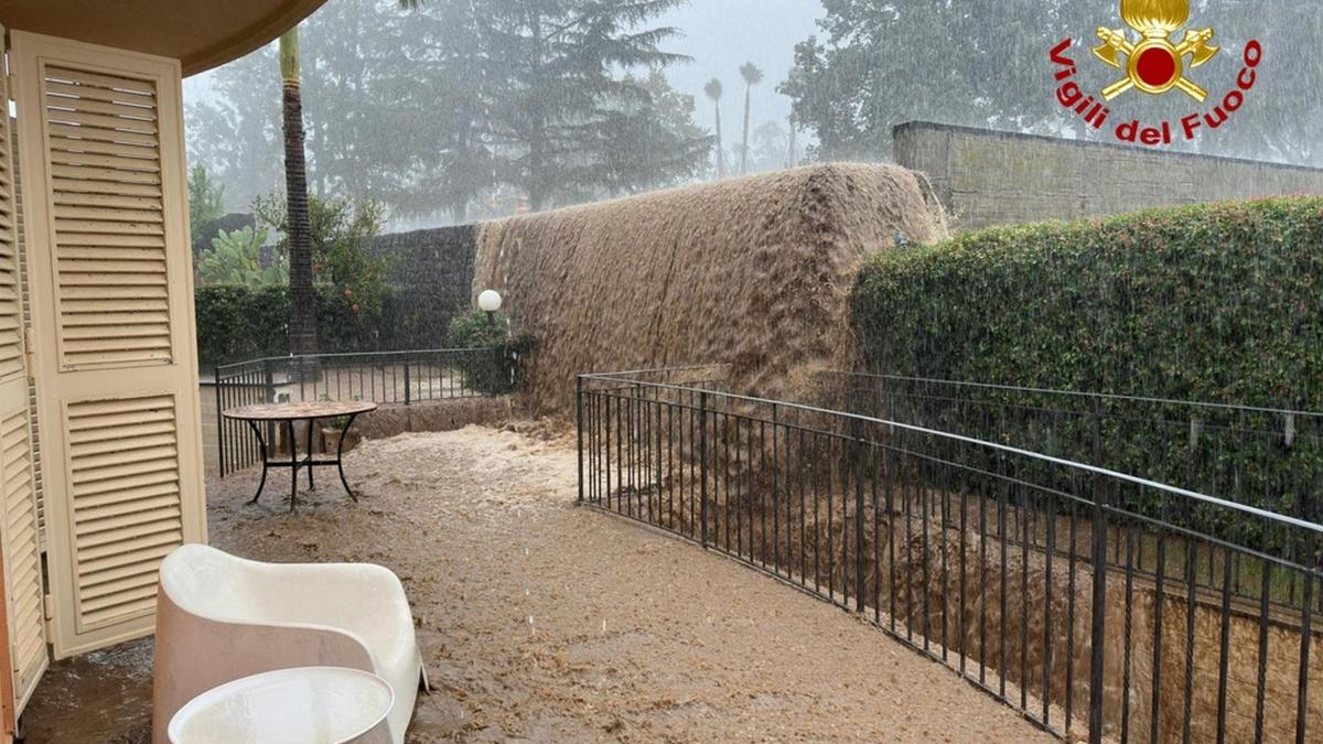 furtuna sicilia ploi torentiale alunecari teren inundatii