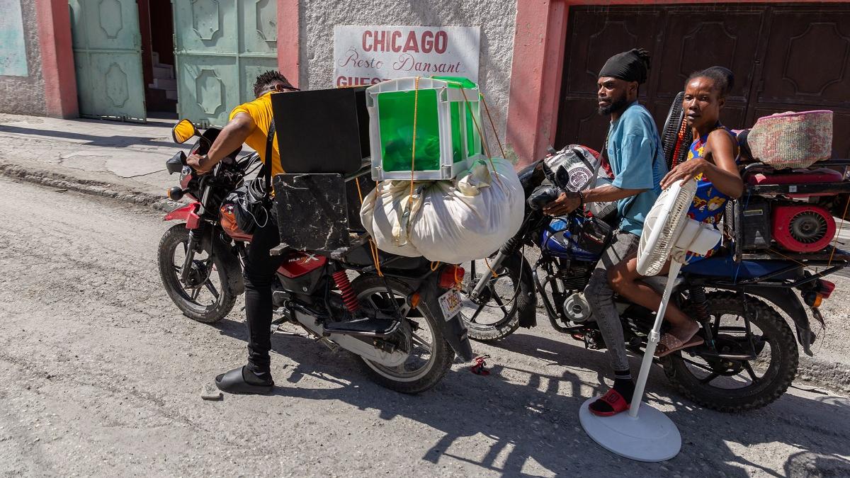 Peste 20.000 de persoane, strămutate din cauza violenței între bande în Haiti