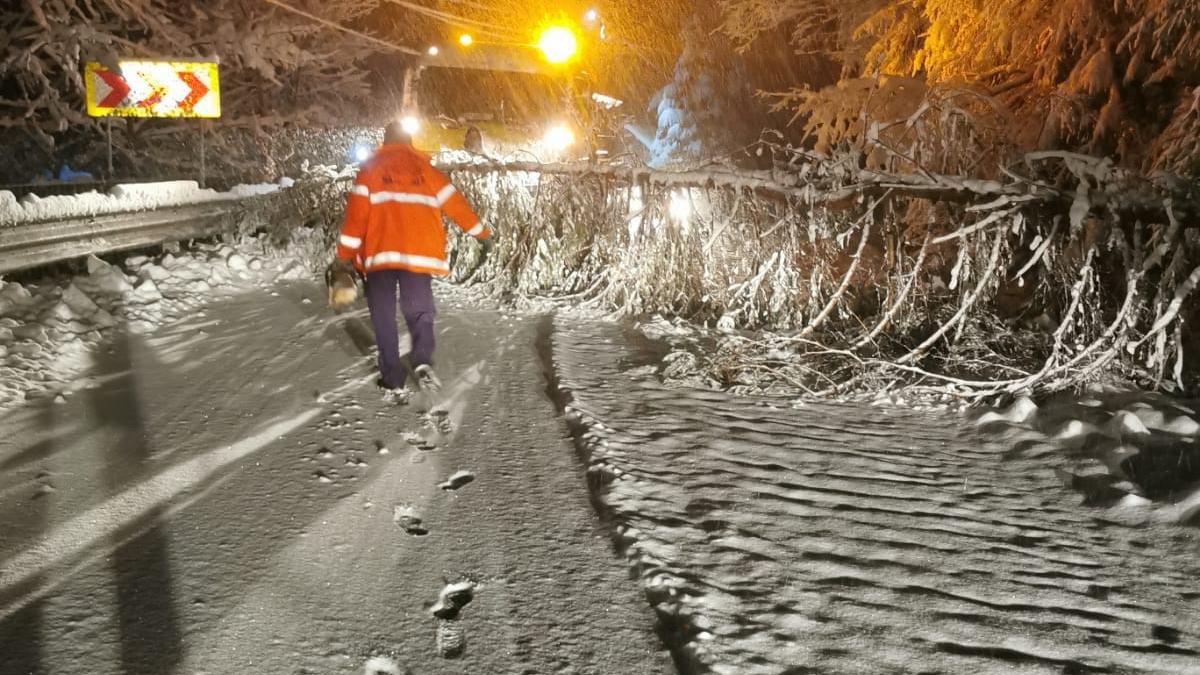Ninge abundent în centrul țării: au ieșit utilajele de deszăpezire