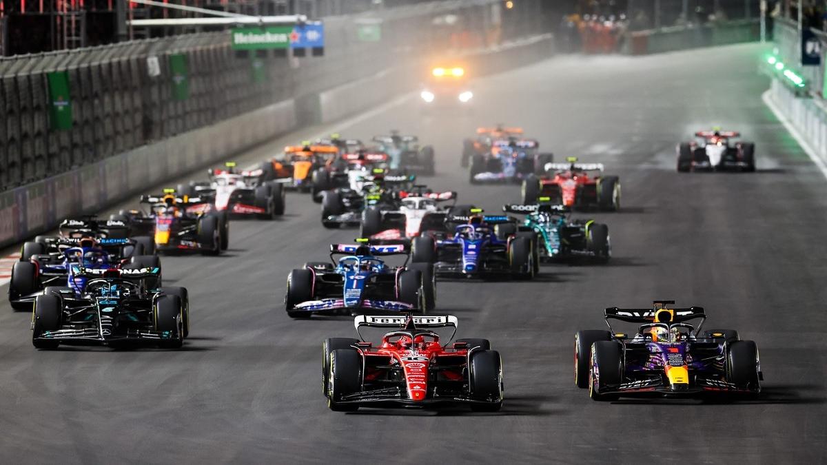 Formula 1 revine la Antena 1! Cursa din Las Vegas, difuzată duminică, de la 08.00, la Antena 1 poate stabili campionul mondial din 2024!