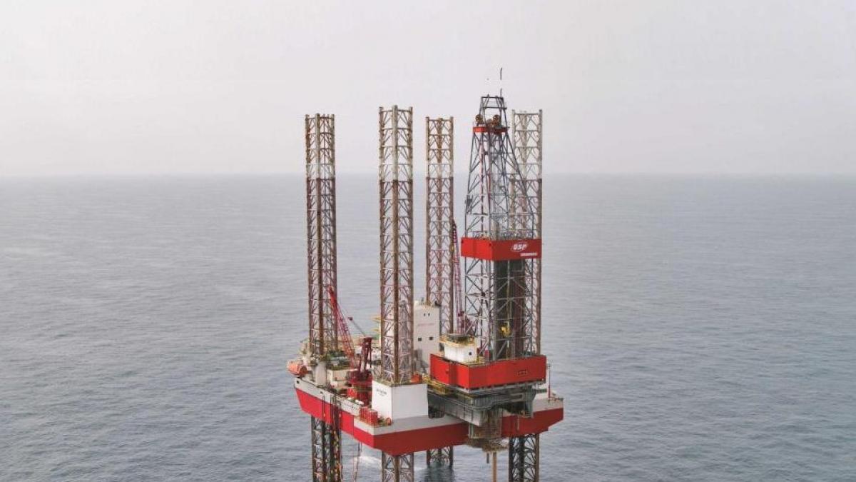 Doi români abandonați pe platforma GSP Saturn din Marea Neagră, fără hrană și curent electric de 21 de zile