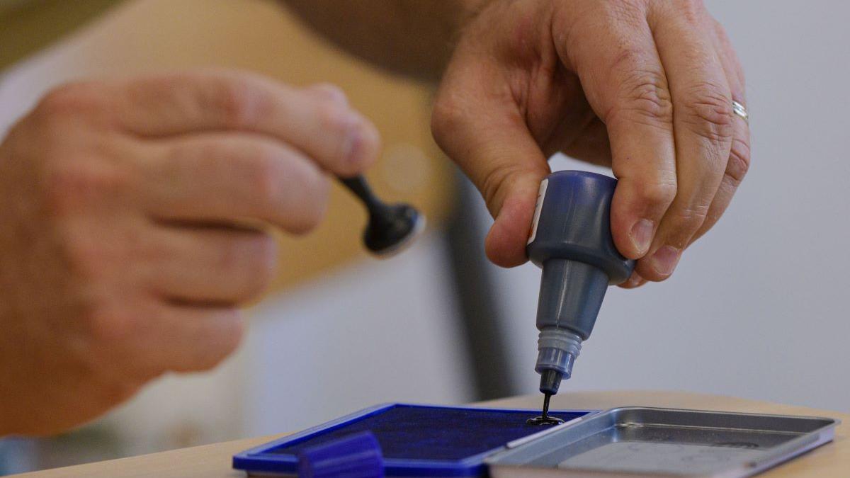Cine sunt românii care NU au au drept de vot la alegerile prezidenţiale 2024. Legea le interzice